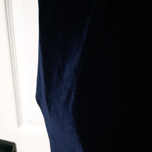 Velvet Backless - Picture 3 of 4